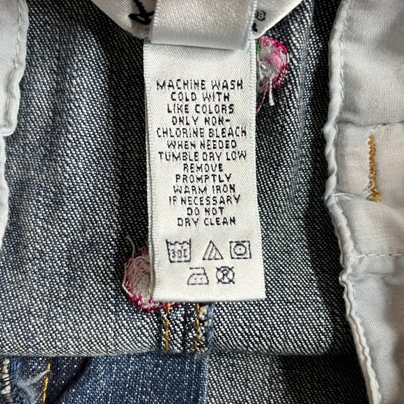 Lilly Pulitzer Embroidered Strawberry Pencil Denim Skirt. Size 6 RN88189. - Picture 7 of 15